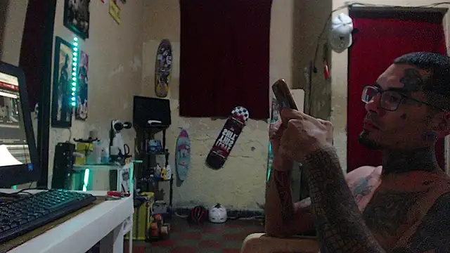 Chat +18 de Boy_tatto77 ao vivo