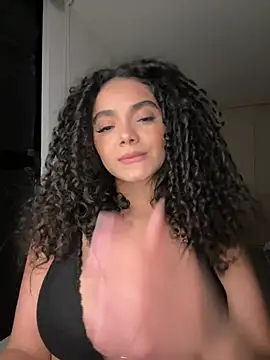 Curlyierr Adlı Modelin Canlı XXX Sohbeti