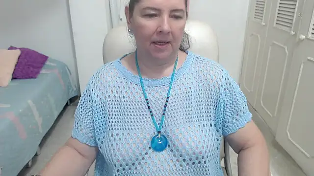leonela_69のライブXXXチャット