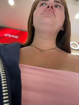 Chat XXX en directo de KiraSunshine
