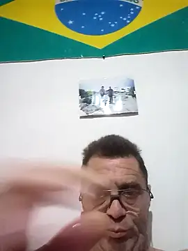 emilio69soy: διαδικτυακό σόου στην κάμερα