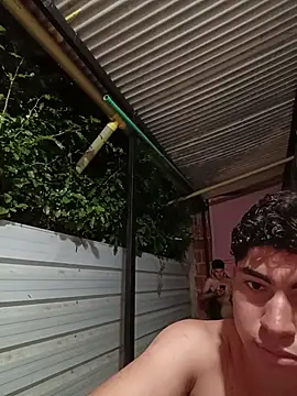 3hornys-straights Pertunjukan Webcam