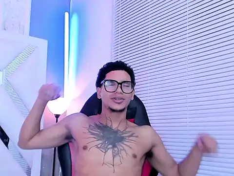Chat +18 de kai_storm77 ao vivo