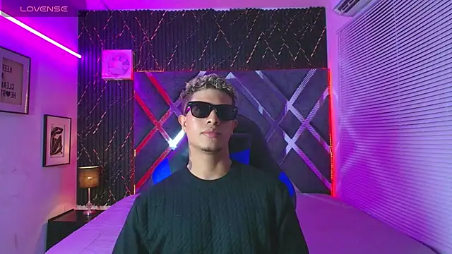 dominic_connor Chat XXX in diretta