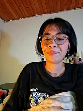 Dolli_virginpussy Adlı Modelin Canlı XXX Sohbeti