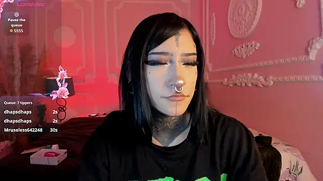 Kat_VonDe Adlı Modelin Canlı XXX Sohbeti