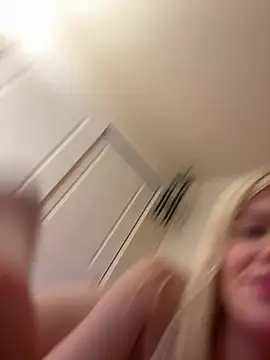 blondebunny999_999's Webcam Show
