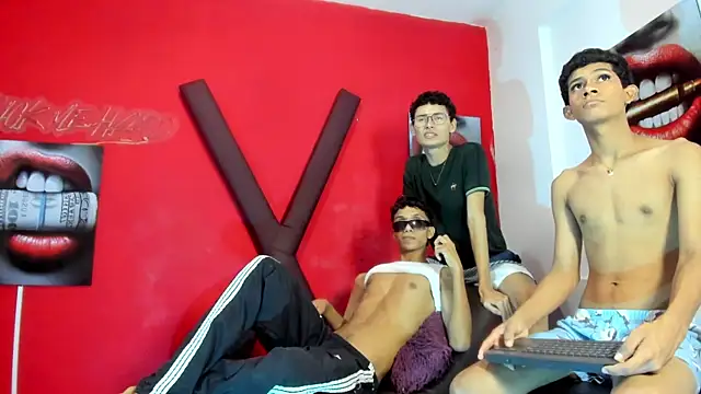 PRETTY_LOVERS1n Live XXX chat