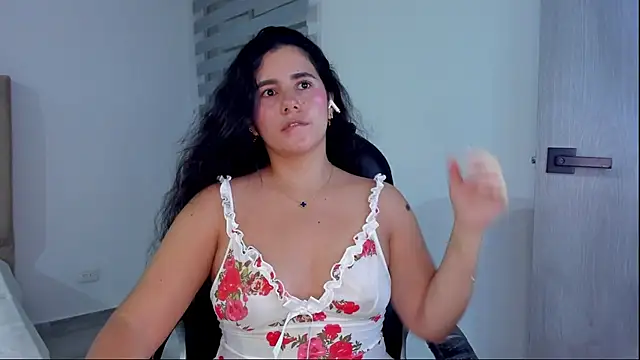 Natasha-28's Live XXX Chat