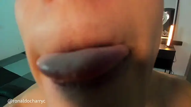 צ'אט XXX בשידור חי של Massimo_Rinaldi