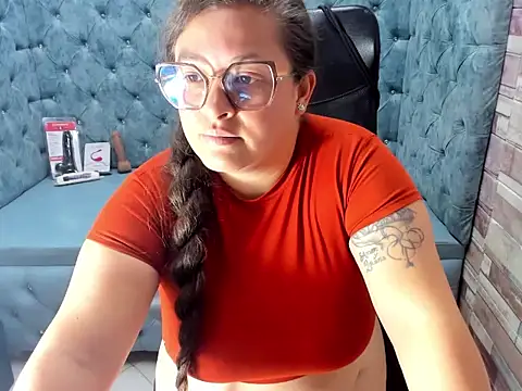Chatroom XXX en direct de SaraThonson_
