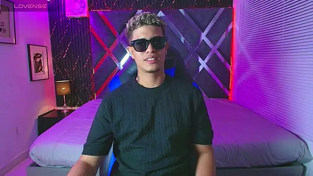 dominic_connor's Live XXX Chat