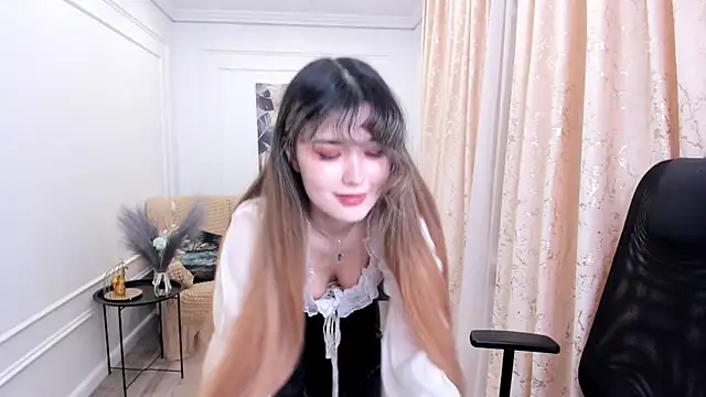 AnneTLi Adlı Modelin Canlı XXX Sohbeti