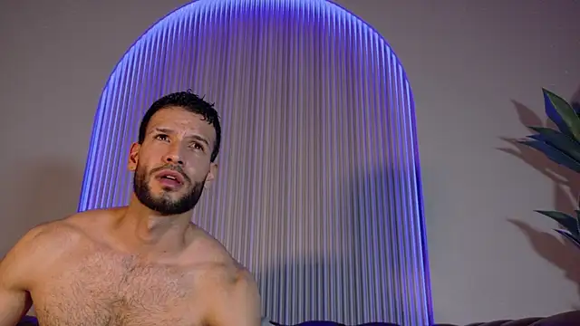 Jacob_Benelli Adlı Modelin Canlı XXX Sohbeti
