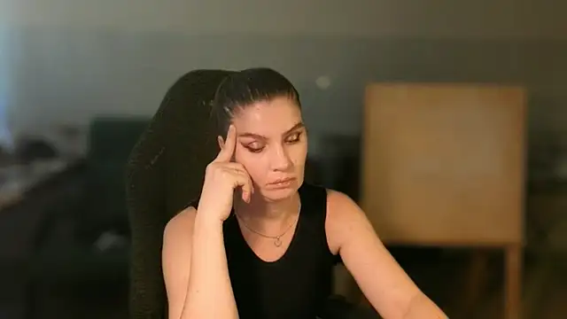 NoNudeElie Adlı Modelin Canlı XXX Sohbeti