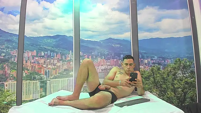 Adammendoza34's Live XXX Chat
