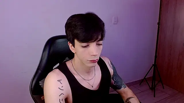 Chat +18 de H3ll_B0I ao vivo