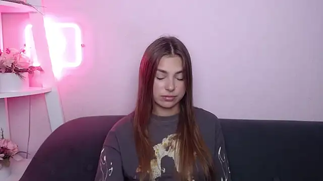 MilanaAngelAs XXX чат на живо