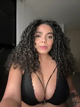 Curlyierr's Live XXX Chat