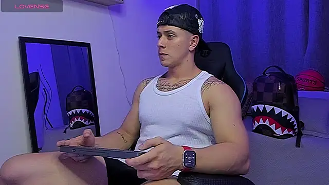 ASHTON_HILS élő XXX-chatje