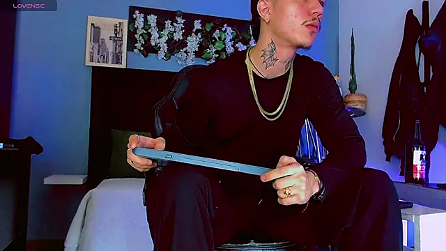 XXX chat uživo modela HannibalLester