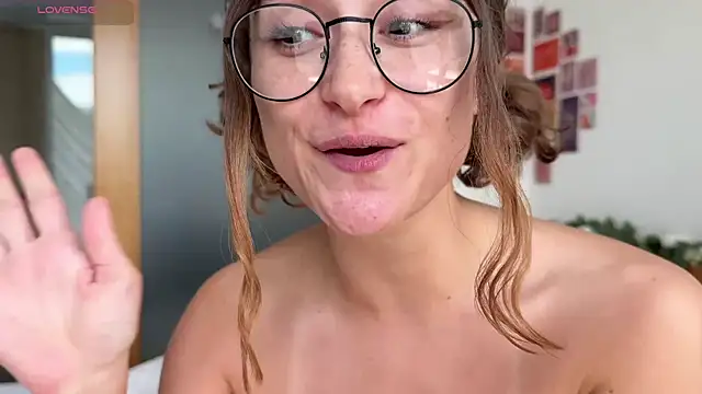 cutiemari Adlı Modelin Canlı XXX Sohbeti