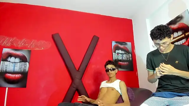 XXX chat uživo modela PRETTY_LOVERS1
