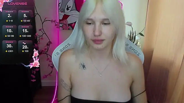 EvelinaLuu's Live XXX Chat