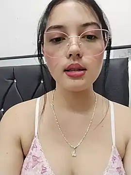 Valeria_allurin Adlı Modelin Canlı XXX Sohbeti