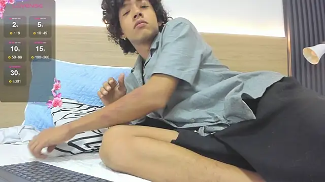 Travis_black_ লাইভ XXX চ্যাট