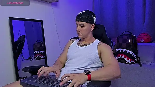 ASHTON_HILS: απευθείας συνομιλία ΧΧΧ