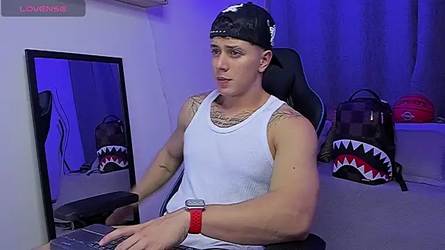 ASHTON_HILS – Naživo XXX chat