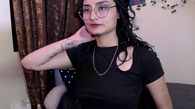 Chat +18 de Lili__Clan ao vivo