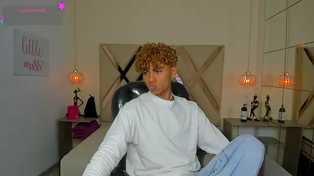 دردشة Anyelo_Twink الجنسية المباشرة