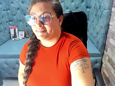 SaraThonson_'s Live XXX Chat