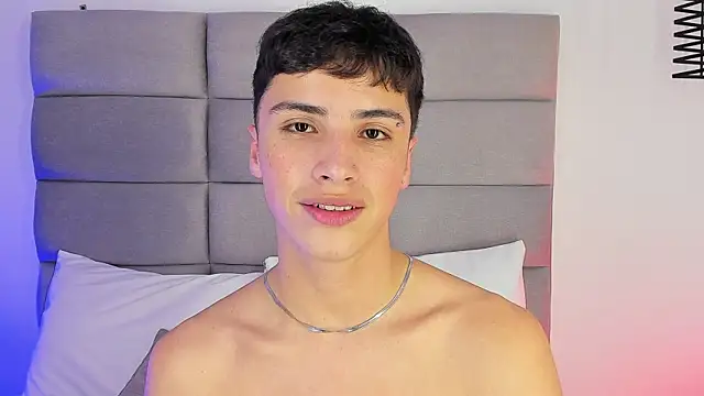 JoshClaarktt élő XXX-chatje