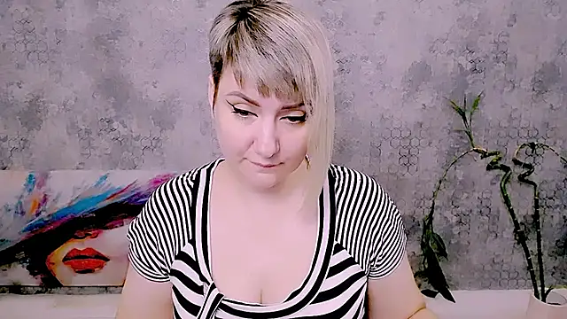 Djullia 라이브 XXX 채팅