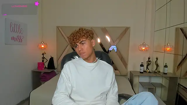 Anyelo_Twink 网络视讯表演