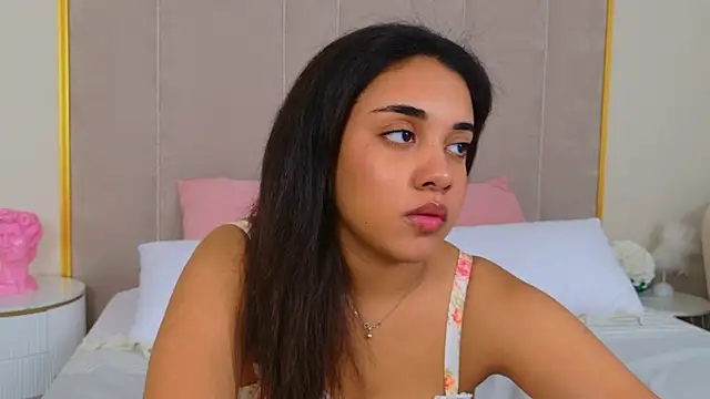 Chat XXX ao vivo de Luna_Cortier