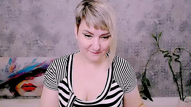 Djullia élő XXX-chatje