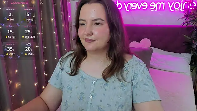 FeralPeach's Live XXX Chat