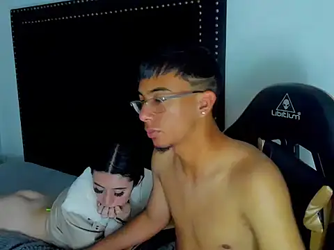 XXX chat uživo modela LoganNRose