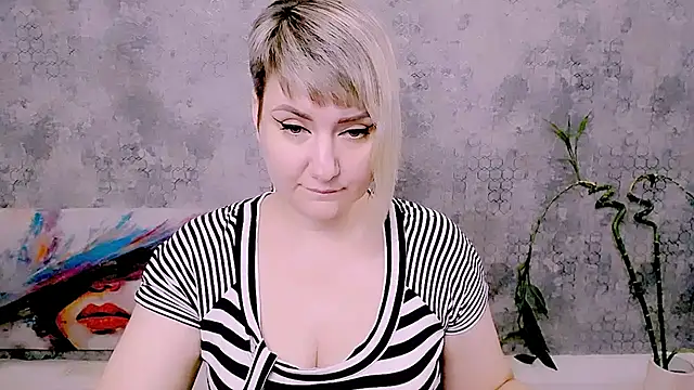 Djullia's Live XXX Chat