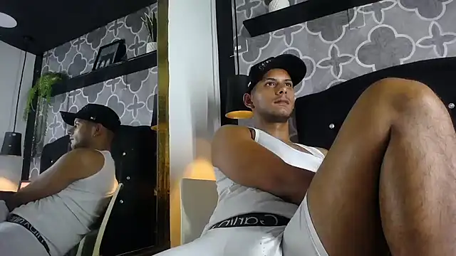 Chris_Dick23: διαδικτυακό σόου στην κάμερα