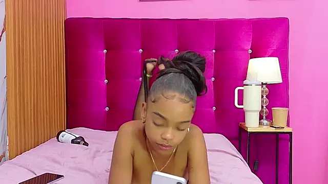 littleebonymommy's Live XXX Chat