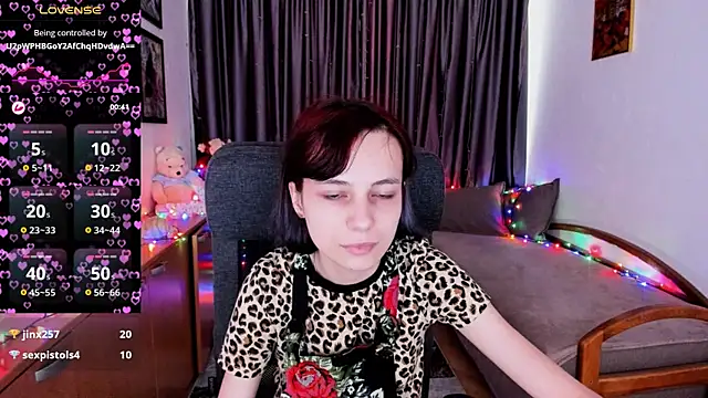 Chat +18 de MiniLysii ao vivo