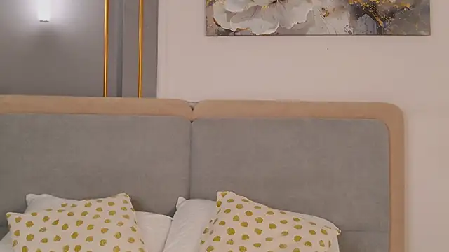 AdoraCortesのライブXXXチャット