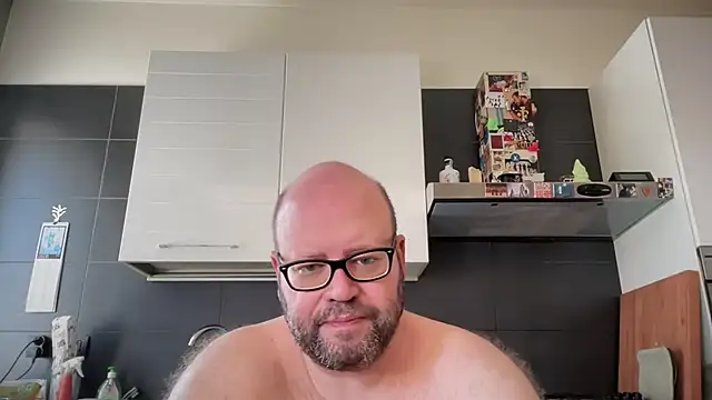 theitalianbear's Live XXX Chat
