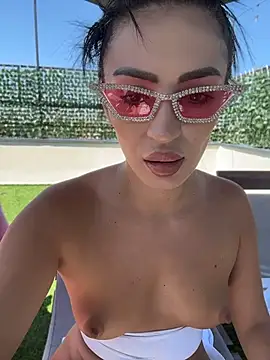 VictoriaLanes' Live XXX Chat