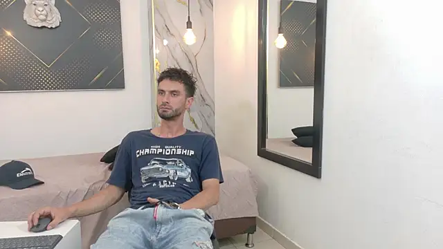 Онлайн чат XXX KingOfTemptation